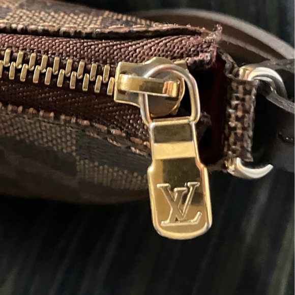 Louis Vuttion Pochette NM - Picture 6 of 12